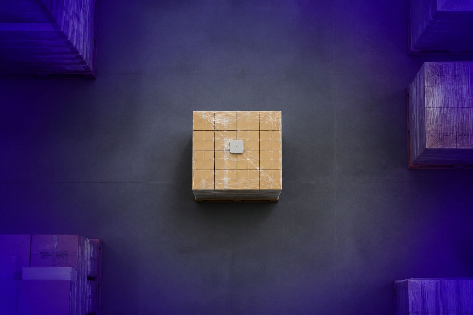 How does beacon localization improve inventory accuracy in a distribution center?